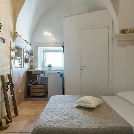 Studio Petit With Balcony By Wonderful Italy *